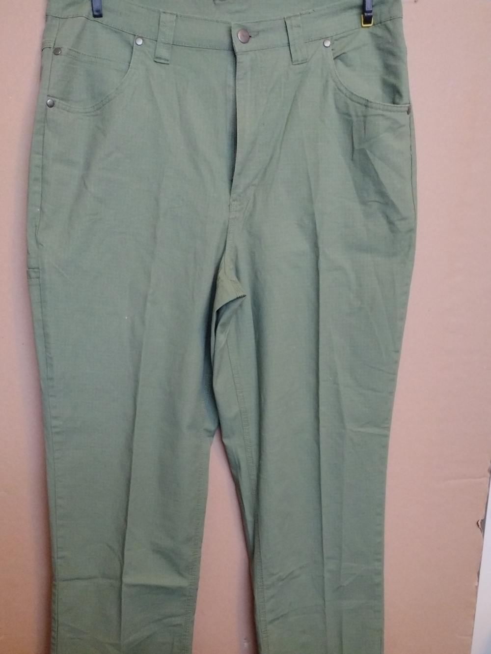 Men's Straight Fit Pants in Sage Green Size 34S 98% Cotton 2% Spandex.